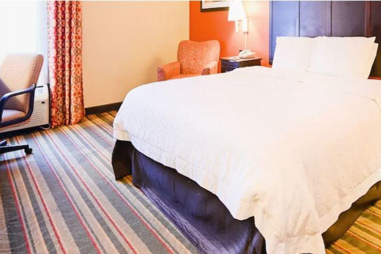 Hampton Inn Richmond-Меканиксвилл Экстерьер фото