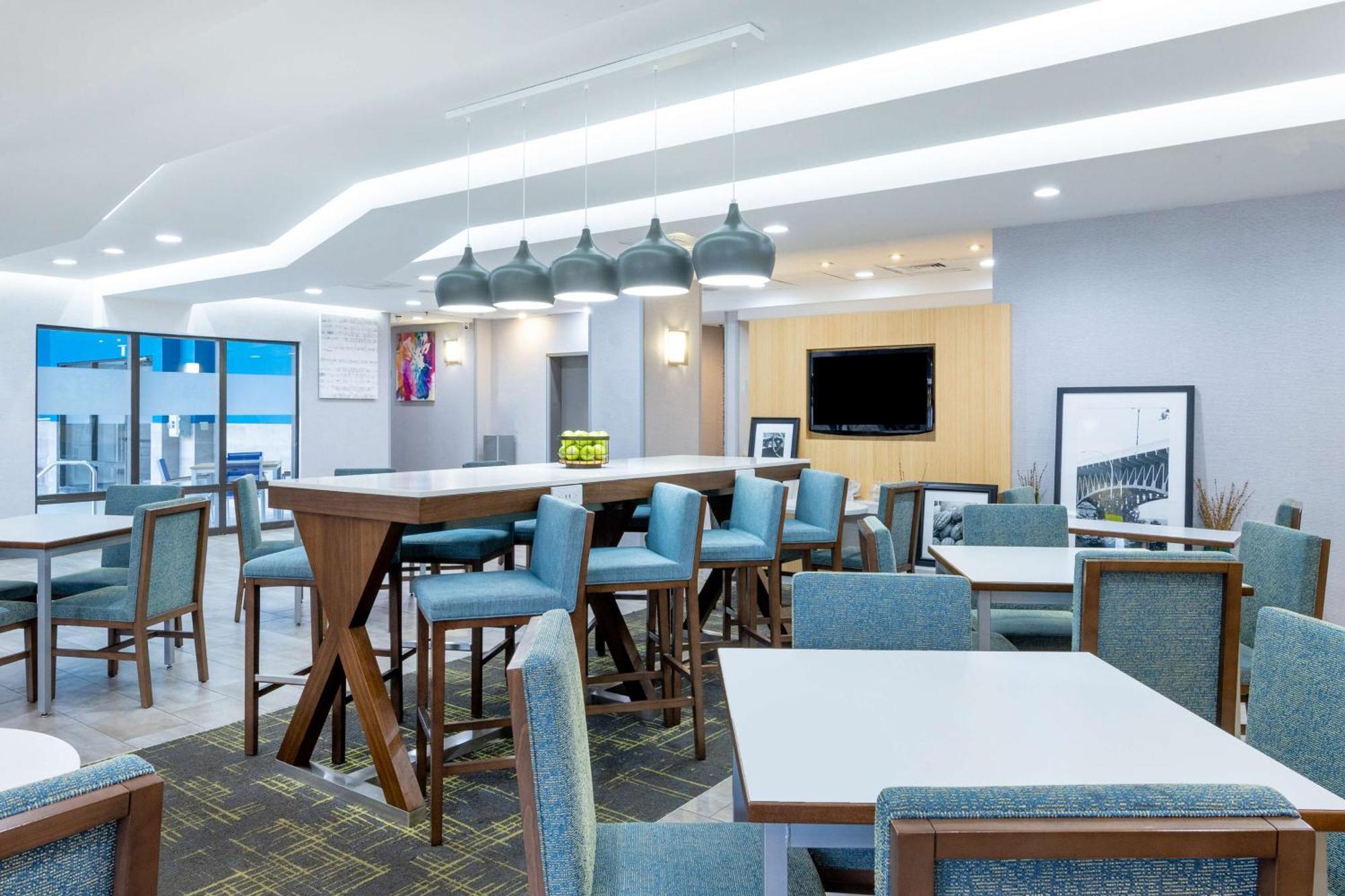 Hampton Inn Richmond-Меканиксвилл Экстерьер фото