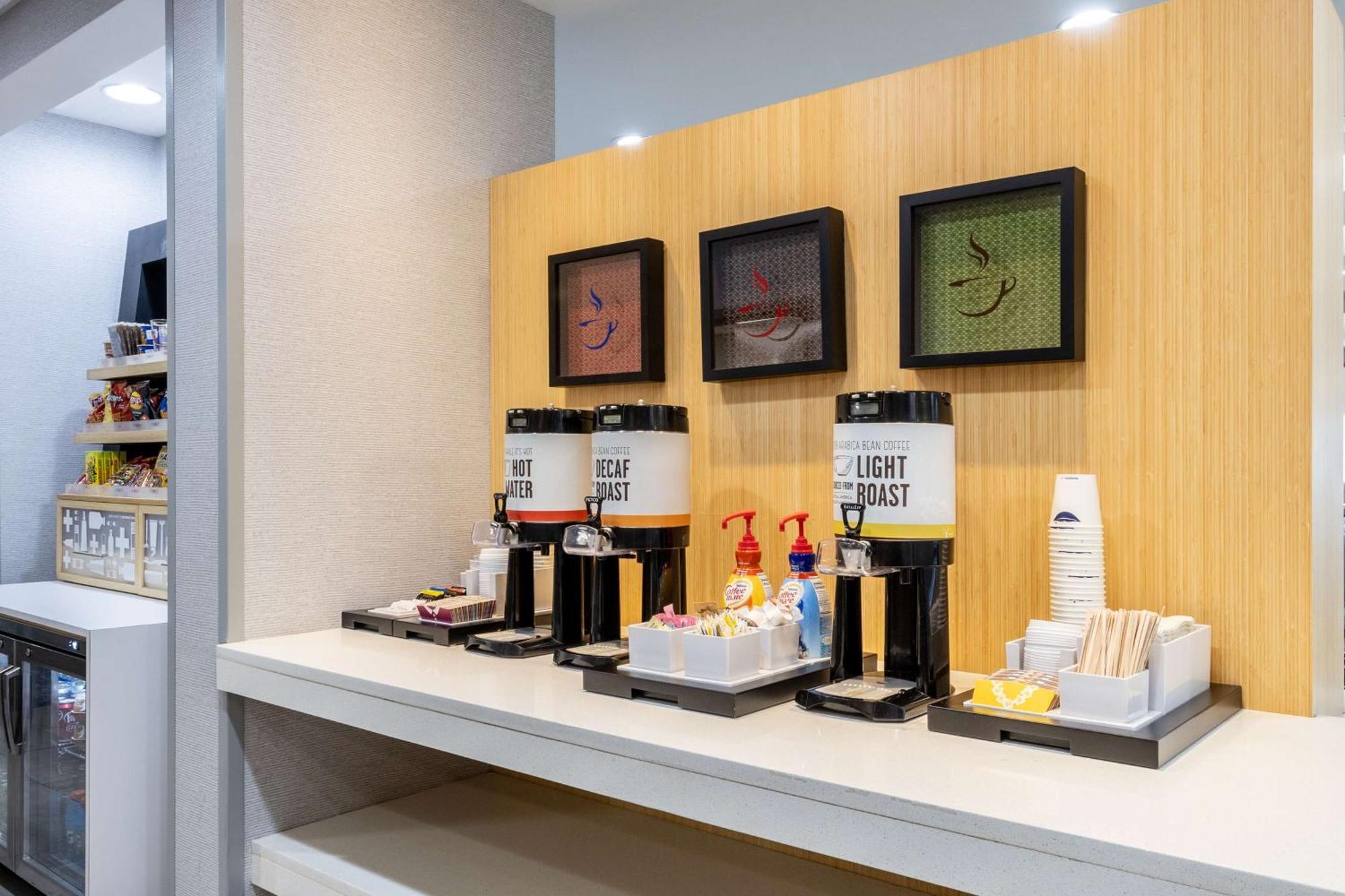 Hampton Inn Richmond-Меканиксвилл Экстерьер фото
