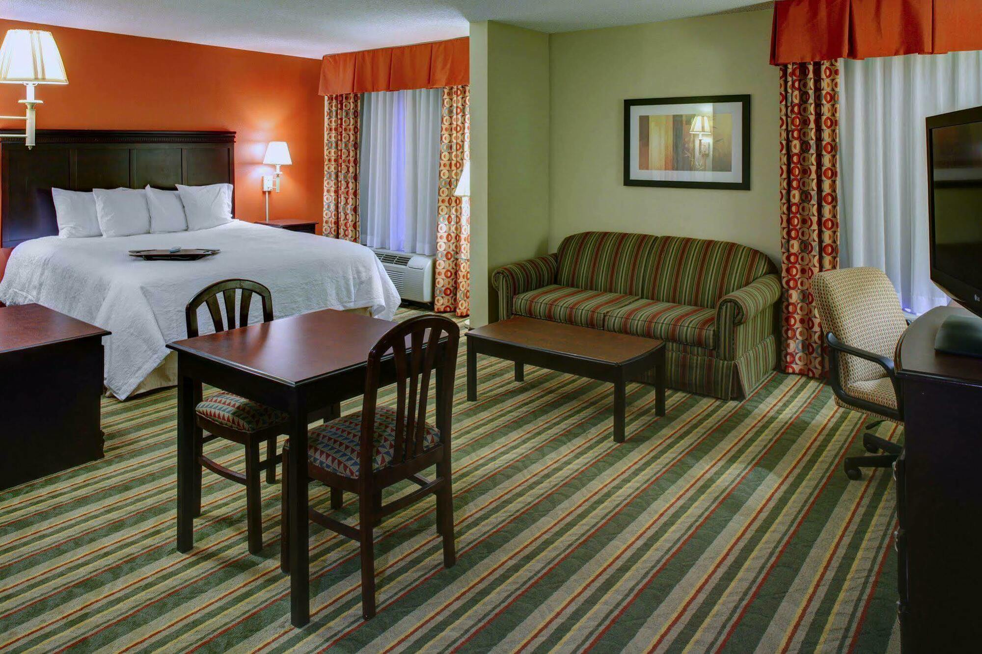 Hampton Inn Richmond-Меканиксвилл Экстерьер фото